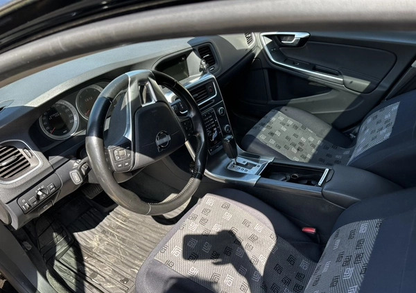 Volvo V60 cena 33600 przebieg: 273000, rok produkcji 2011 z Białystok małe 254